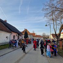 332365640 945419126632784 1326003092312790349 n-1